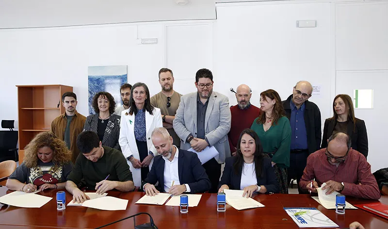 Gobierno de Cantabria y Junta de Personal rubrican un acuerdo histórico de subida salarial de los docentes