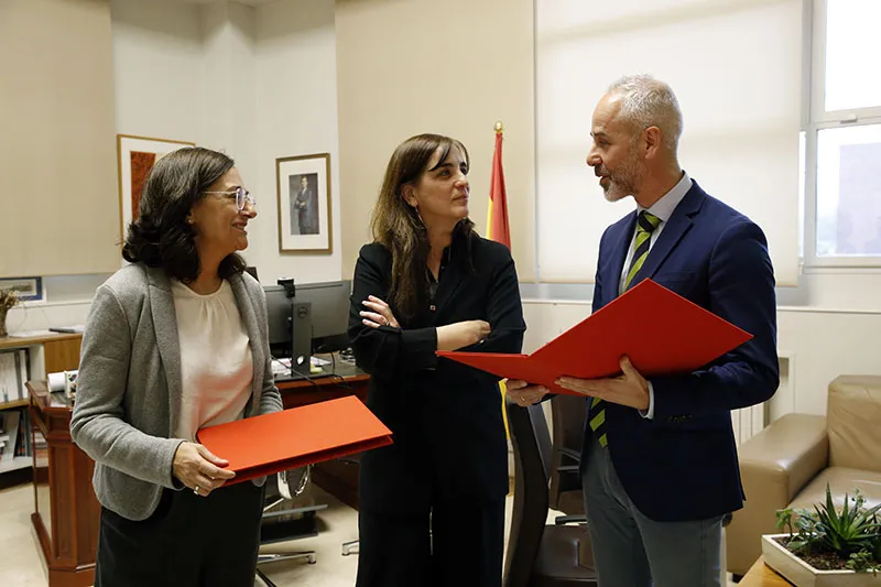 Gobierno, Universidad de Cantabria y Generalitat estrechan lazos de cooperación para colaborar en materia de educación superior, investigación e innovación