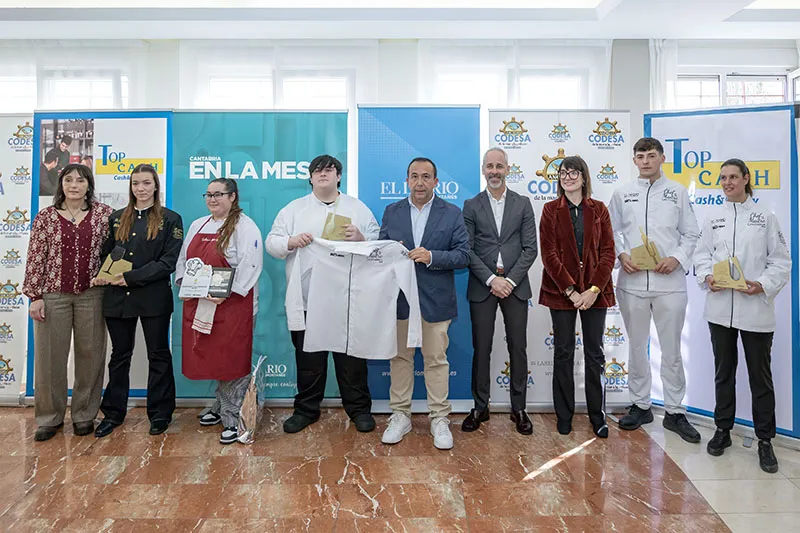 Jorge González y Elia de la Fuente del IES Peñacastillo, ganadores del concurso Chef& Maitre Cantabria