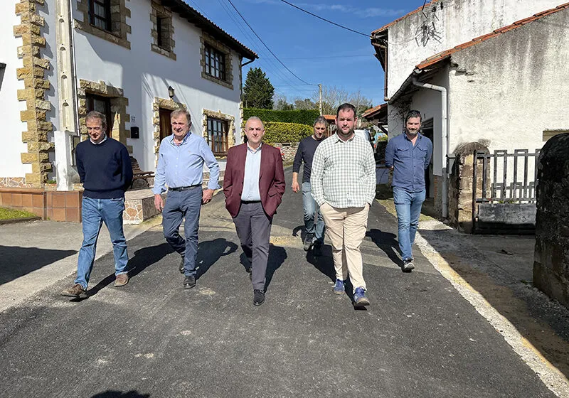  Media visita las obras de renovación de 14 kilómetros de tuberías del Plan Valdáliga que cuentan con una inversión de 1,8 millones de euros