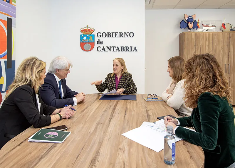 Gobierno de Cantabria y Consejo General de la Abogacía Española analizan la implantación de los tribunales de instancia y de la nueva oficina judicial