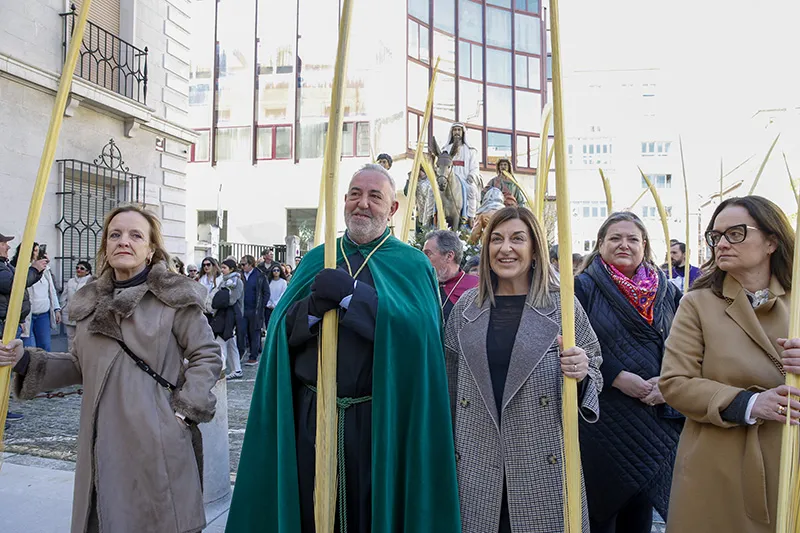 La presidenta Buruaga asiste a la procesión del Domingo de Ramos y a la eucaristía en la Catedral de Santander