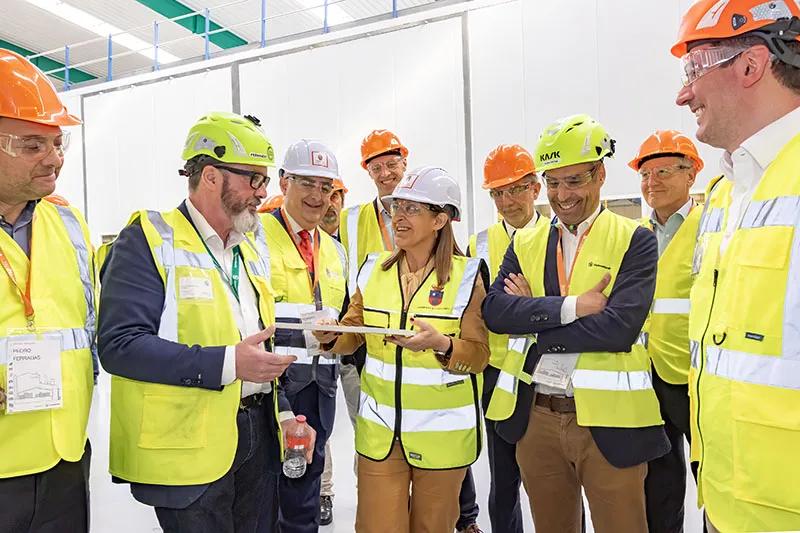  Buruaga agradece la apuesta de James Hardie en Cantabria y su inversión de 150 millones para convertir la planta de fibroyeso de Orejo en «la más avanzada del mundo»