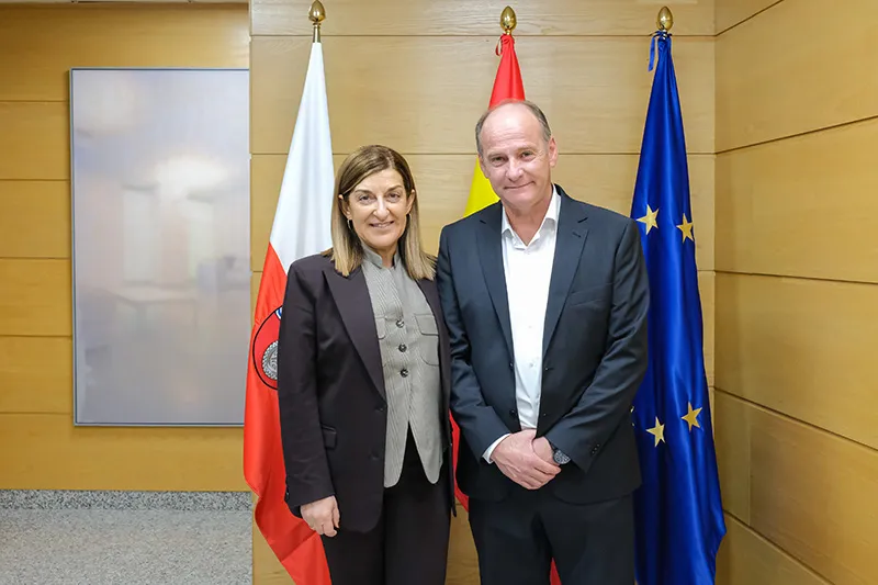 La presidenta de Cantabria y el alcalde de Voto impulsan el proyecto del nuevo Puente del Cristo en Carasa