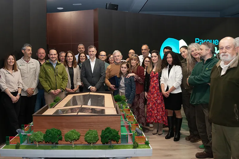  Martínez Abad anuncia que el nuevo edificio de elefantes llevará el nombre del veterinario Santiago Borragán