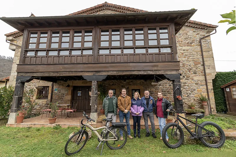  Desarrollo Rural felicita a la Posada Ochohermanas por su apuesta por la movilidad sostenible a través de ‘E-Bikes Alto Besaya’