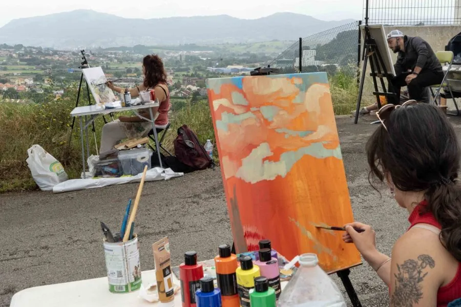 Noticias de Cantabria | El Cántabro | El Ayuntamiento de Camargo presenta una retrospectiva con las obras ganadoras del Concurso de Pintura Rápida de los últimos 15 años