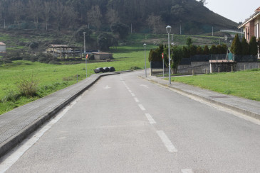  La reurbanización del vial del Barrio Salas de Liencres del Ayuntamiento permitirá dotar de 95 plazas de aparcamiento a los vecinos del entorno