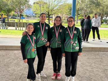Noticias de Cantabria | El Cántabro | Ariadna Cáceres y Marisa Cuevas, alumnas de la Escuela municipal de Petanca, representarán a Cantabria en el Campeonato nacional de dupletas juvenil