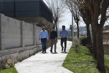 Piélagos finaliza la urbanización del Barrio El Pozo de Boo para construir un nuevo itinerario peatonal, mejora la seguridad vial, remodelar el parque infantil y crear plazas de aparcamiento