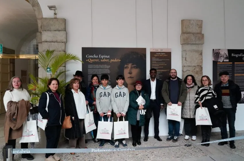  Éxito rotundo de la exposición sobre Concha Espina: más público y una despedida especial con libros de regalo