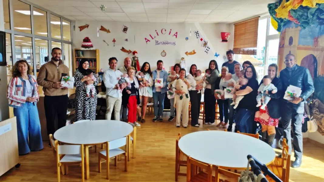 Noticias de Cantabria | El Cántabro | Suances siembra lectores desde la cuna: libros y carnet de biblioteca para recién nacidos