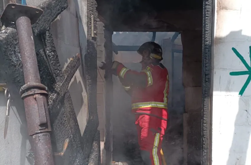 Dos incendios calcinan viviendas en Herrera de Ibio y Miengo