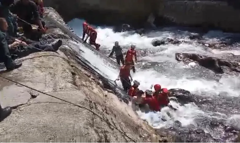Noticias de Cantabria | El Cántabro | Complejo rescate de un hombre con la pierna atrapada entre rocas en el Pas a su paso por Puente Viesgo