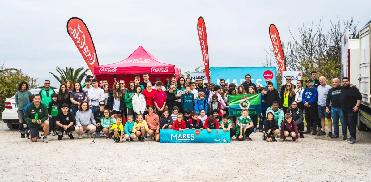 Noticias de Cantabria | El Cántabro | El Racing limpia Amió: 80 voluntarios retiran más de 100 kilos de residuos en la costa cántabra