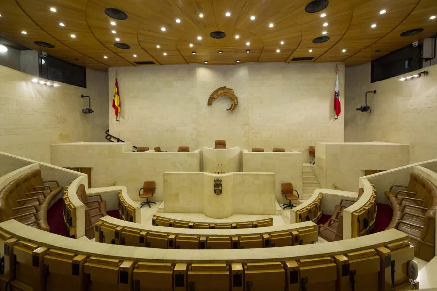 Noticias de Cantabria | El Cántabro | Sanidad, menores extranjeros y el FIS: un pleno con alto voltaje político en Cantabria