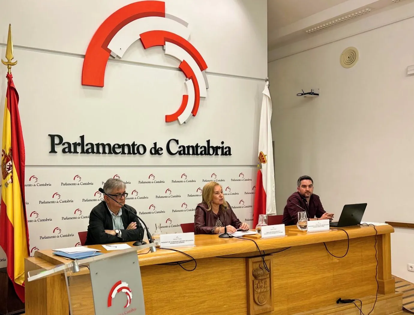 El Parlamento impulsa el pensamiento joven: Cantabria premia el talento filosófico de sus estudiantes