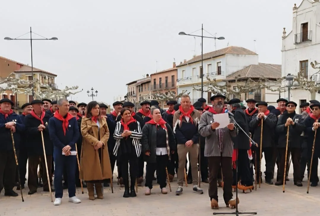 Torrelavega refuerza la difusión de sus tradiciones con el viaje de la Ronda Marcera a Nava del Rey