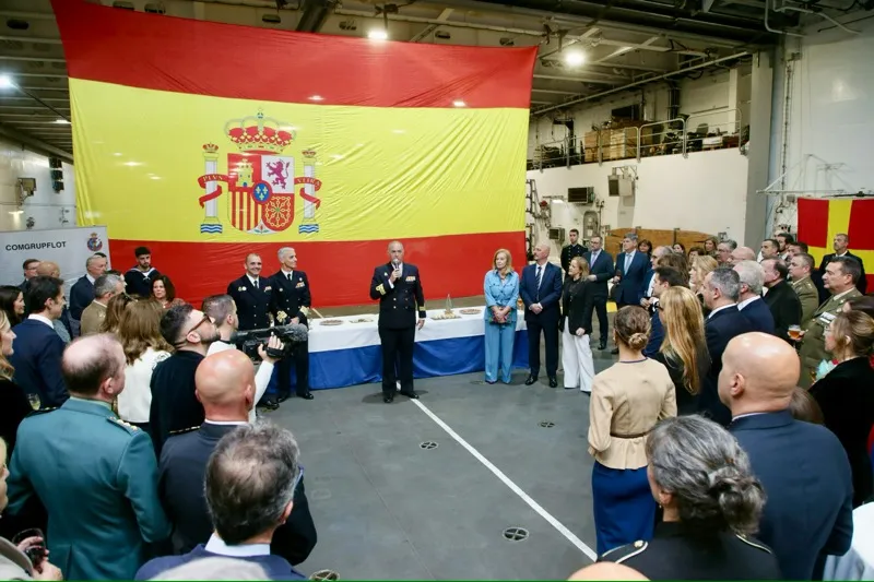 Isabel Urrutia y César Pascual junto a María José González Revuelta en el acto de recepción de autoridades. (Foto: Nacho Romero)