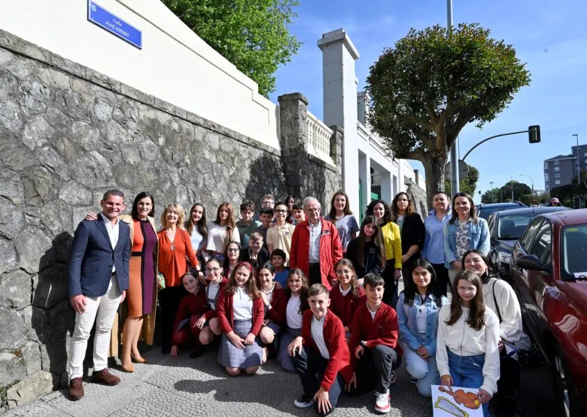Noticias de Cantabria | El Cántabro | La alcaldesa se suma al homenaje a José Hierro organizado por La Salle en el Día del Libro