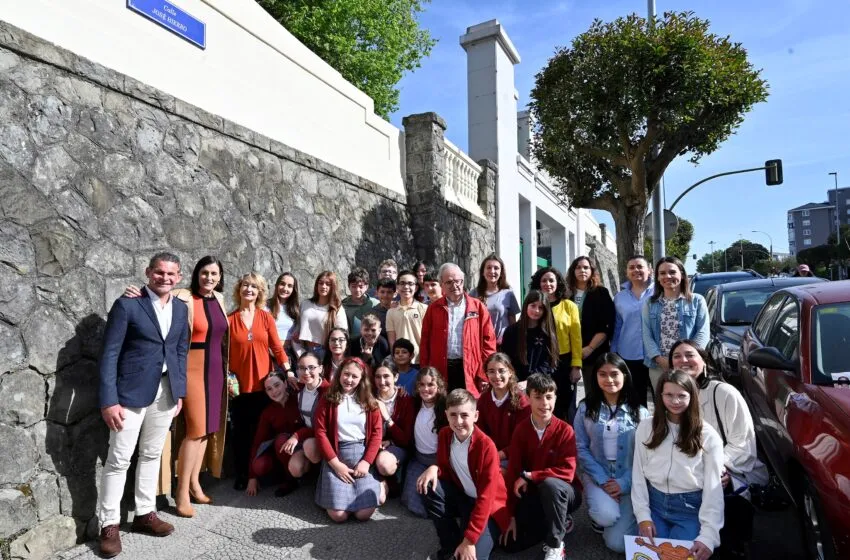 Noticias de Cantabria | El Cántabro | La alcaldesa se suma al homenaje a José Hierro organizado por La Salle en el Día del Libro