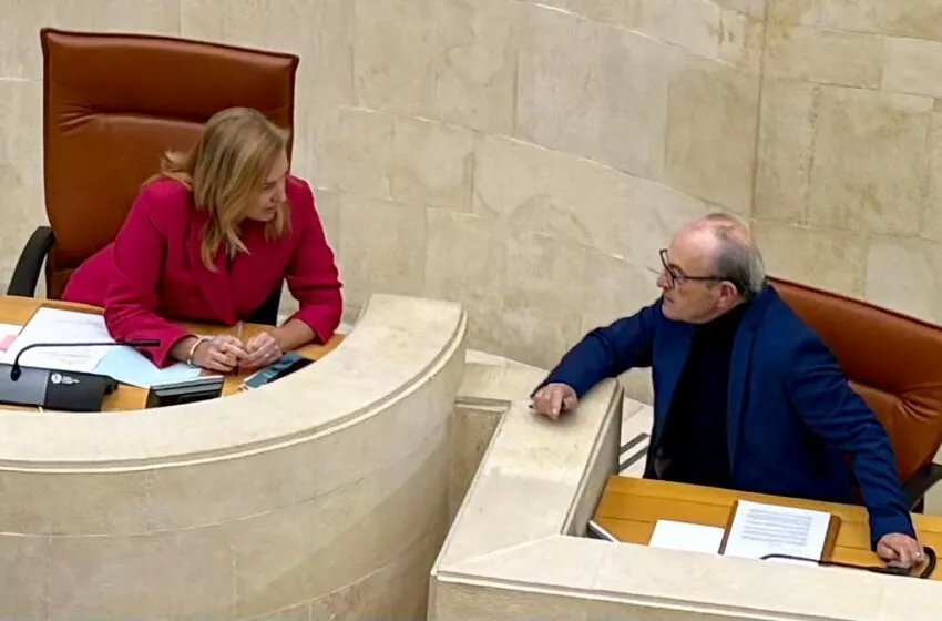  El Parlamento lamenta la muerte de López Marcano y ensalza su papel clave en la política cántabra
