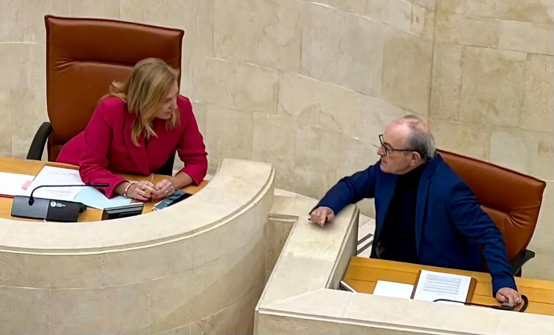 El Parlamento lamenta la muerte de López Marcano y ensalza su papel clave en la política cántabra