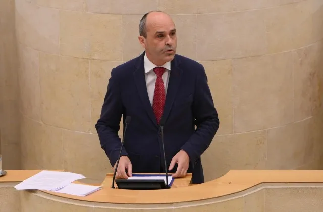 El PP acusa a VOX y PSOE de «volver a hacer pinza en su propósito de boicotear el cambio en Cantabria»