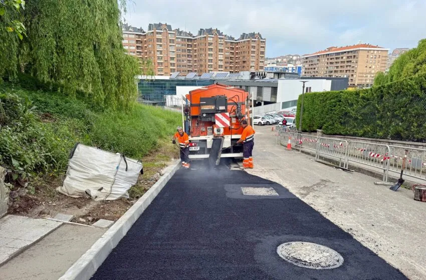 Noticias de Cantabria | El Cántabro | La revisión de un vial creará 25 aparcamientos de coches y 20 de motos en el entorno de Los Castros