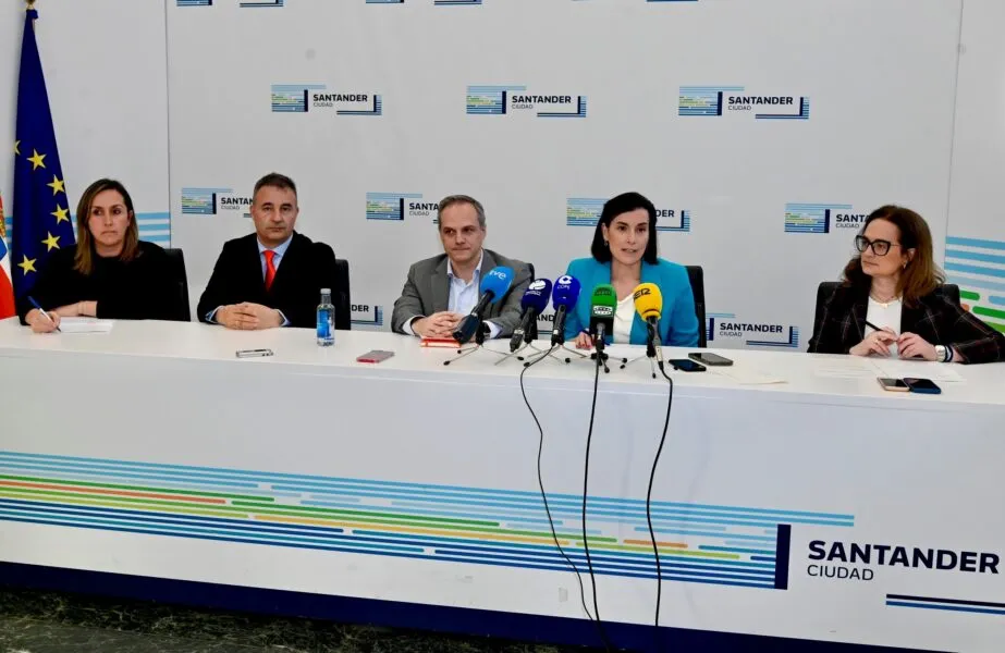 Noticias de Cantabria | El Cántabro | Ayuntamiento y UTE Acciona-Oxital firman el contrato de recogida de residuos y limpieza viaria