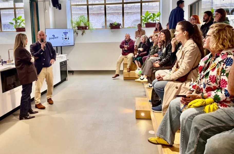 Noticias de Cantabria | El Cántabro | Álvaro Lavín participa en el primer taller de Café Dromedario en la Cocina de la Plaza