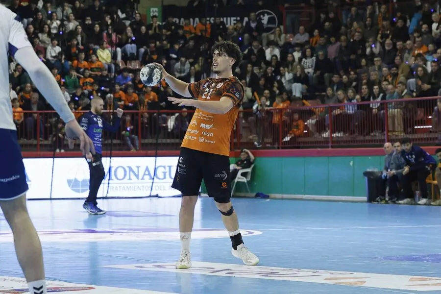 Noticias de Cantabria | El Cántabro | Final anticipada en el Vicente Trueba: el Bathco BM Torrelavega se juega Europa ante Ademar León