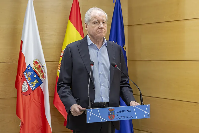 El consejero Arasti, durante su comparecencia ante los medios de comunicación (Foto: Enma Portillo)