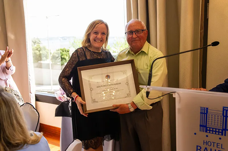 La consejera con Elías Martín. (Foto: Miguel López)