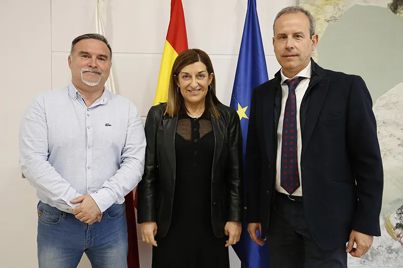 De izquierda a derecha, Jesús Gullart, María José Sáenz de Buruaga y Ricardo Fernández (FOTO: Lara Revilla)