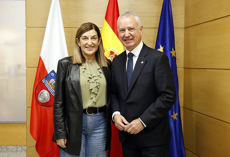 María José Sáenz de Buruaga e Íñigo Urkullu (FOTO: Lara Revilla)