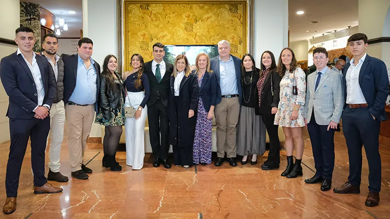  Buruaga traslada el compromiso del Gobierno con el impulso del folclore cántabro y «la defensa del patrimonio artístico y cultural de nuestra región»