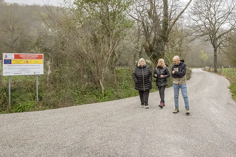 La Consejería de Desarrollo Rural colabora con el Ayuntamiento de Los Tojos en la mejora de infraestructuras rurales y sostenibilidad energética
