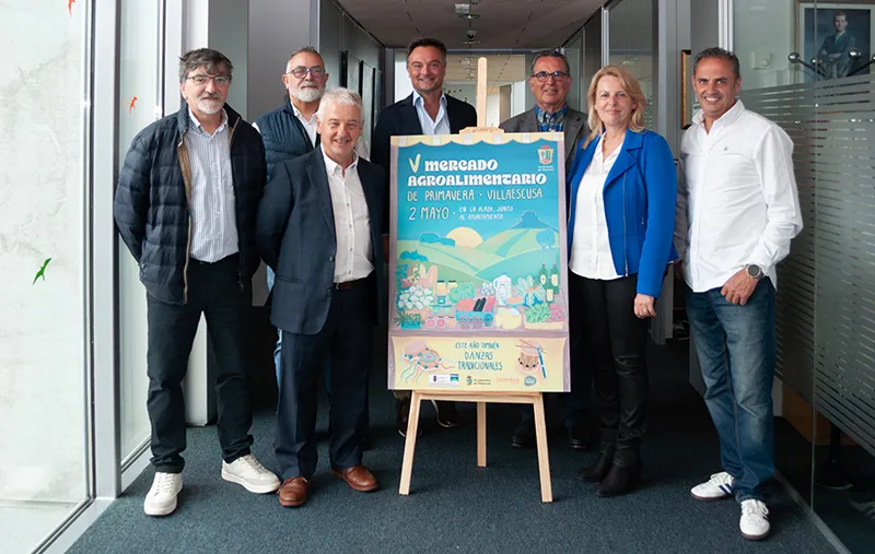 Autoridades con el nuevo cartel de esta edición. (Foto: Jimena Aguirre).