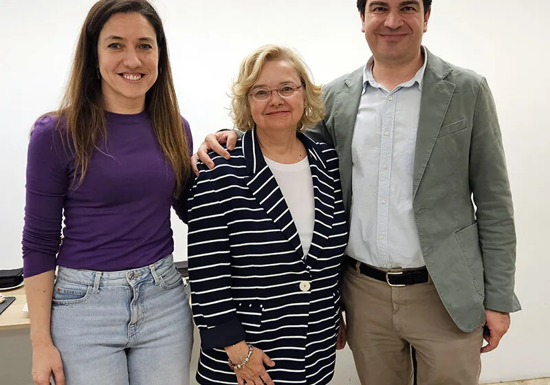 De izquierda a derecha Carmen Secades, de la Escuela Cántabra de Salud, María Isabel Priede, directora general de Humanización, Farmacia y Coordinación Sociosanitaria, y Federico Montero, responsable de las Unidades de Afrontamiento Activo al Dolor de Castilla y León