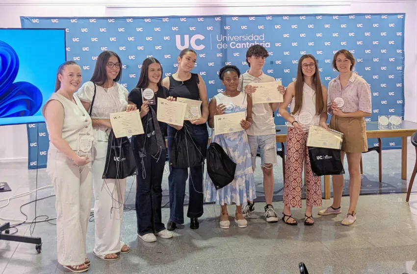 Noticias de Cantabria | El Cántabro | El IES Marqués de Santillana gana el IV Concurso de Pódcast de Literatura UC 2026 con Eso ya estaba escrito  