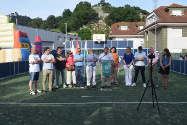  Piélagos transforma el “edificio fantasma” del Barrio Los Riegos de Arce en un nuevo espacio multideporte y de juego infantil con una treintena de plazas de aparcamiento para las familias