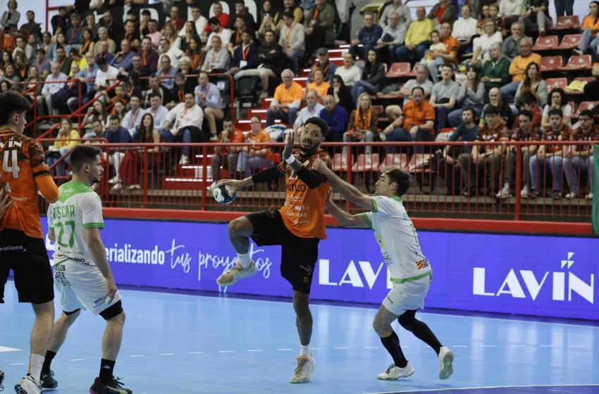  Junior Scott se despide del Bathco BM Torrelavega tras una temporada en el Vicente Trueba