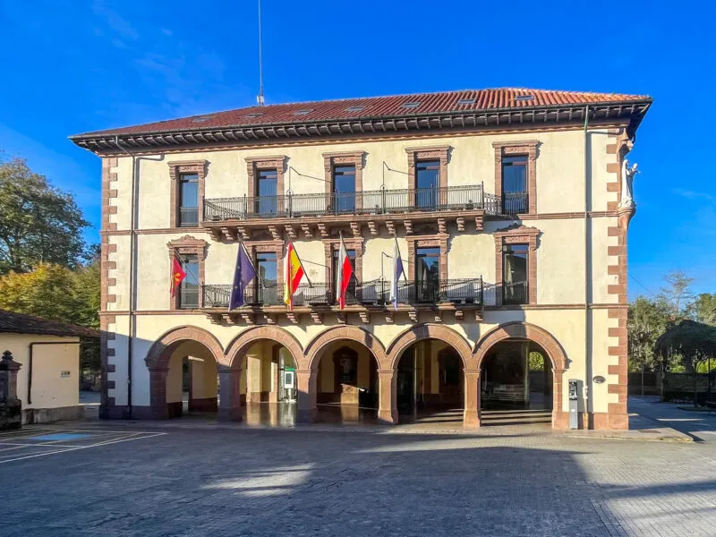 Noticias de Cantabria | El Cántabro | Comillas aprueba la adjudicación de la gestión del servicio de estacionamiento regulado por un valor de 508.000 euros 