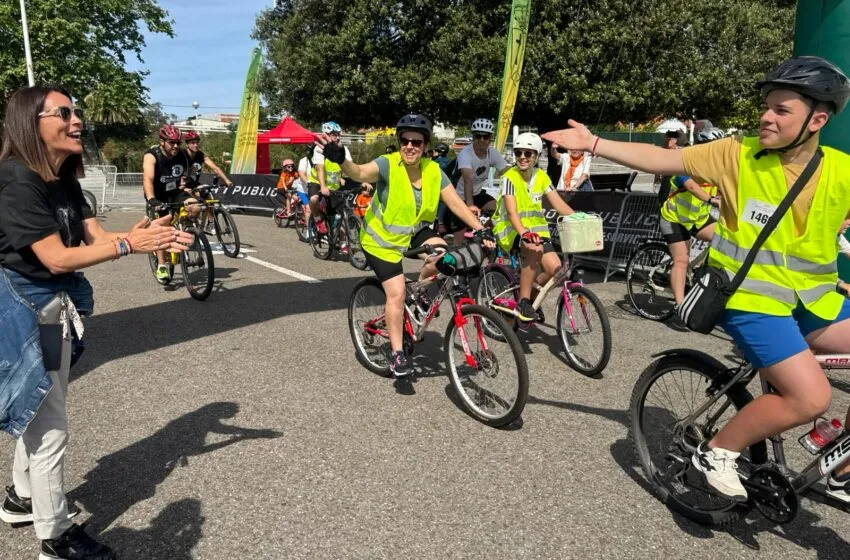  Medio millar de personas se dio cita en el Día de la Bicicleta de Santa Cruz de Bezana 
