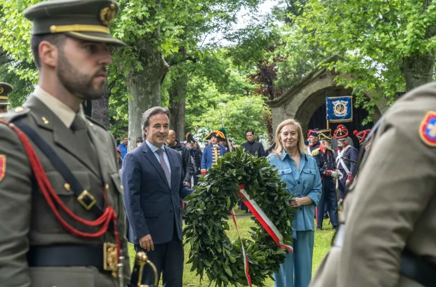 Noticias de Cantabria | El Cántabro | Movellán defiende en el homenaje a Velarde que España es “la tierra de todos los que vienen a cultivarla y a defender los valores de la libertad y la democracia”