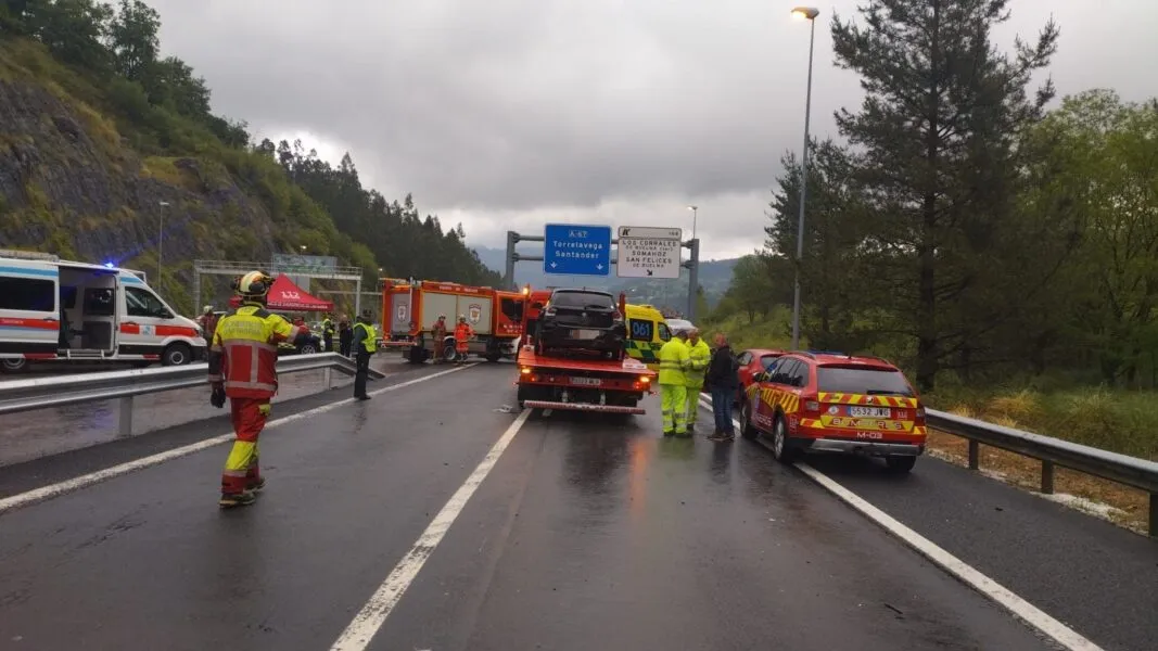 Noticias de Cantabria | El Cántabro | Accidente múltiple en la A-67 en Los Corrales de Buelna: 20 heridos leves y 18 vehículos implicados