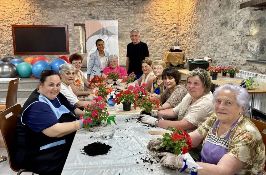  Inclusión Social impulsa en Soba un taller de kokedamas dentro del ‘Programa Viernes’