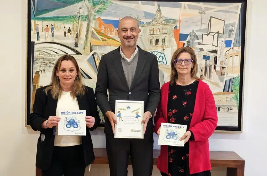 Noticias de Cantabria | El Cántabro | El Ayuntamiento de Torrelavega y la Asociación Tolerancia 0 al Bullying distribuyen en los colegios el manual “Misión rescate” para prevenir el acoso escolar