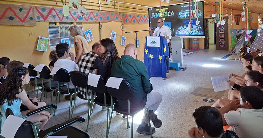Momento de la presentación del proyecto en el centro educativo. FOTO: Oficina de Comunicación